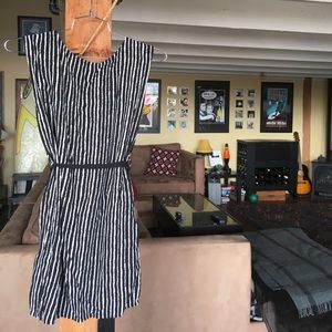 Black & White Sleeveless Shift Dress